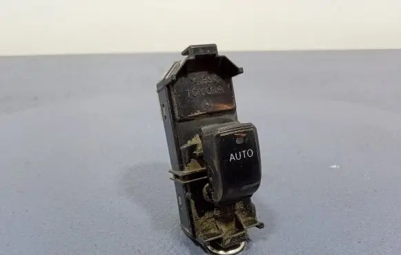 Toyota Avensis Verso Electric window control switch 84030-44020