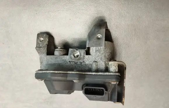 Renault Kadjar Electric throttle body valve 07215E3103
