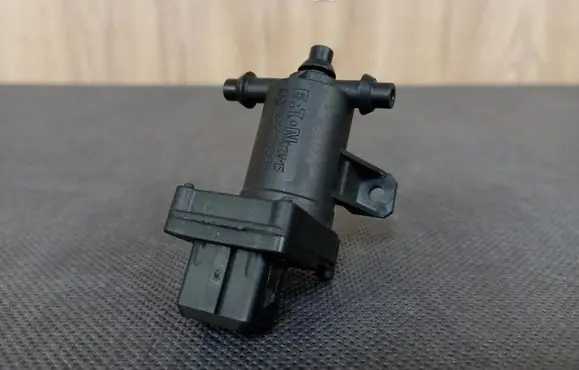 Mercedes-Benz SLK R170 Vacuum valve 2028000178 A2028000178