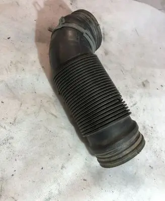 Volkswagen PASSAT B6 Air intake duct part 1K0129684B