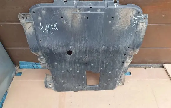 Dacia Dokker Engine splash shield/under tray 758908449R 758908552RCWTH