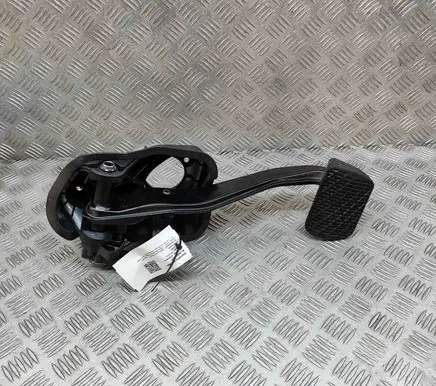 Mercedes-Benz C W205 Brake pedal A2132904800 A2052900618