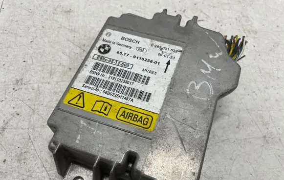 BMW 1 E82 E88 Airbag control unit/module 0285001533 9110258