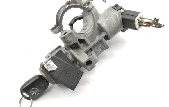 Toyota Avensis T250 Ignition lock N05015178