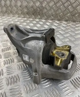 Engine mount bracket