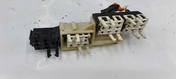 BMW 5 E39 Fuse module 8371883