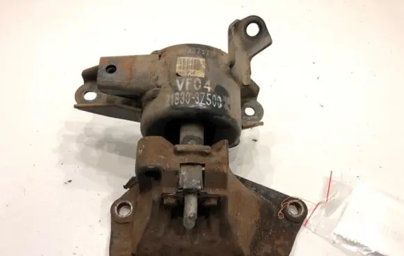 Engine mount vacuum valve