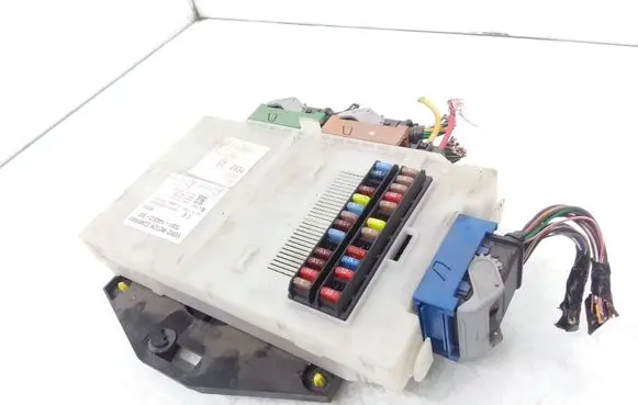 Ford Mondeo MK IV Fuse module 7G9T14A073DD