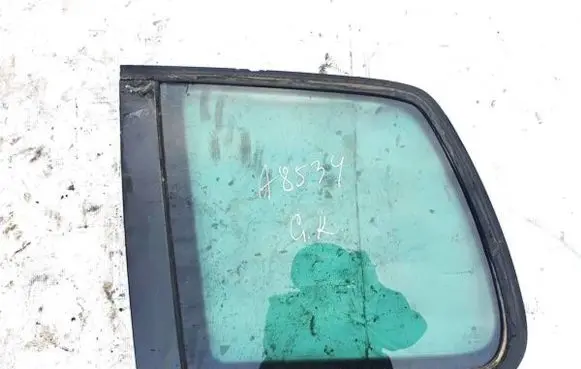 Volkswagen Touran I Rear side window