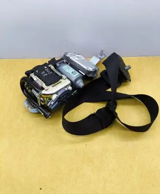 Mercedes-Benz E W212 Front seatbelt A2128607685 040968
