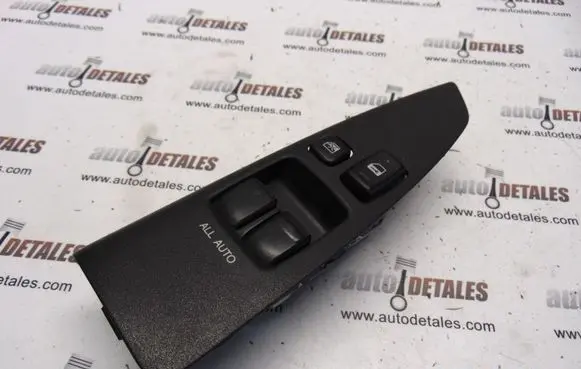 Toyota Corolla Verso E121 Electric window control switch 8404013050
