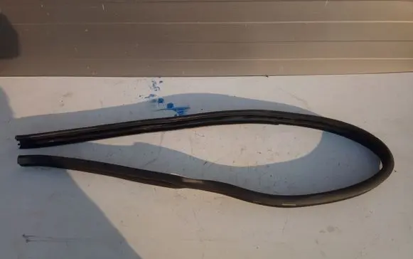 Mercedes-Benz E A207 Front door rubber seal A2076920476