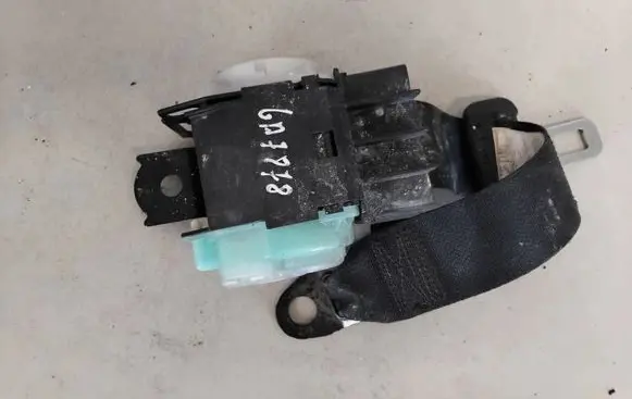 Toyota Avensis T250 Middle seatbelt (rear) 7335005041 73350-05041