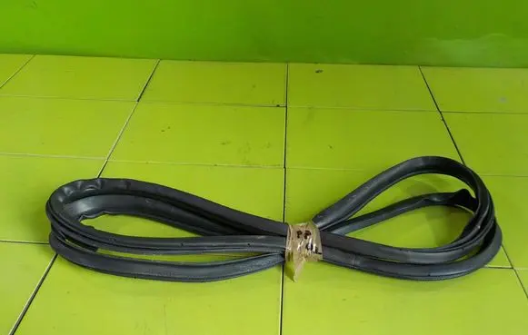 Mitsubishi Lancer VIII Front door rubber seal PRZOD 27U