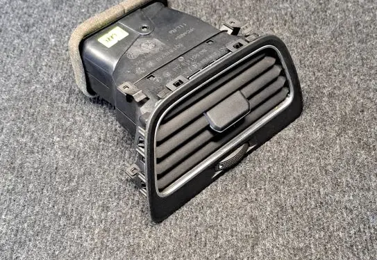 Volkswagen Golf VII Dash center air vent grill 5G1819248B 5G1819710B 5G1819704R