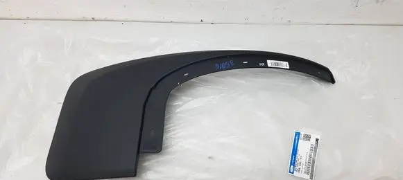 Rear bumper trim bar molding