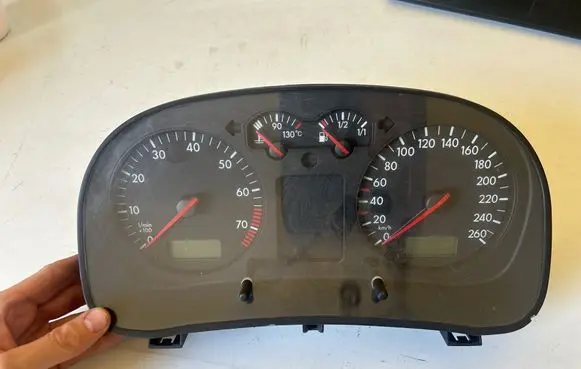 Volkswagen Golf IV Speedometer (instrument cluster) 1J0919881B 0263611022