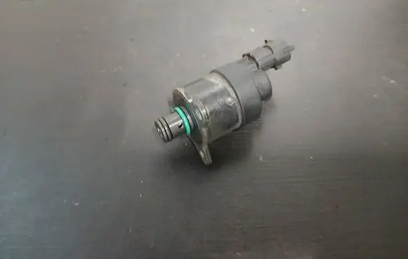 Volvo S60 Fuel pressure sensor 0928400