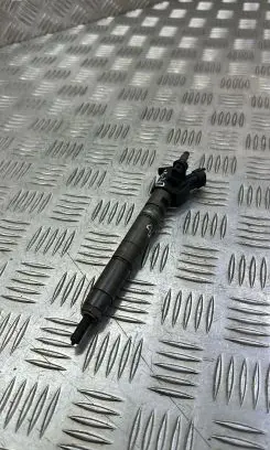 Volvo S60 Fuel injector 31272690