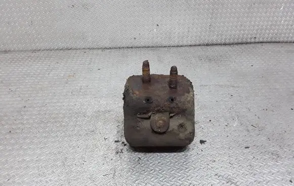 Ford Explorer Engine mount bracket