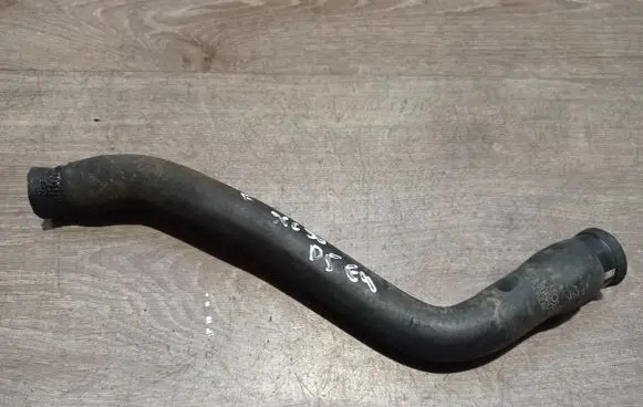 Volvo XC90 Engine coolant pipe/hose 30680747