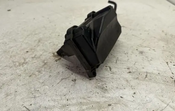 Ford Fusion II Other engine bay part DS7G9Y498A