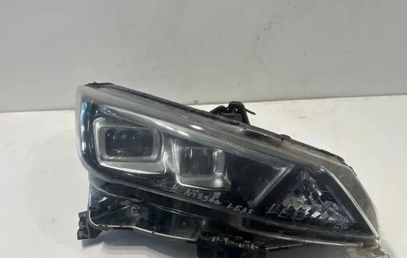 Nissan Leaf II (ZE1) Headlight/headlamp 260105SH5A A1S0610000