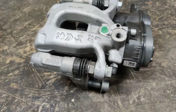 Opel Mokka B Rear brake caliper 9842295180 0M777A
