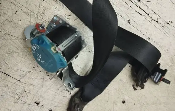 KIA Ceed Rear seatbelt 898201H500