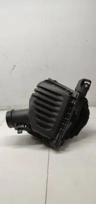 BMW 1 F40 Air filter box 8513916