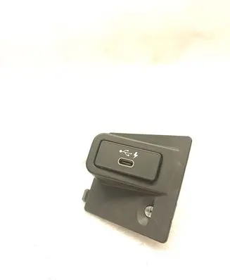 BMW X3 G01 USB socket connector 8711939