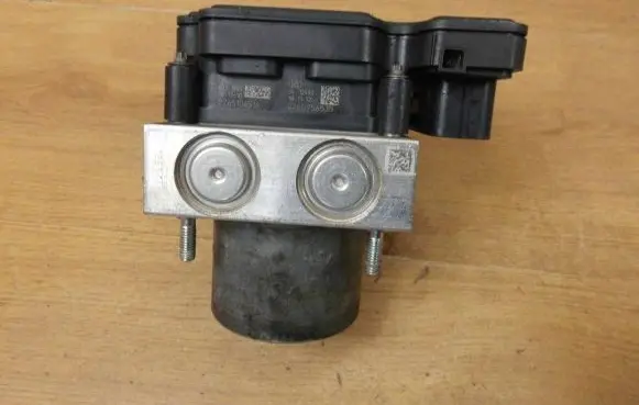 Renault Master III ABS Pump 476604029R