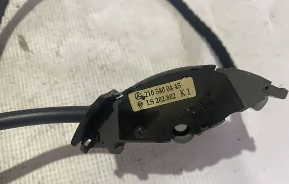 Mercedes-Benz E W210 Cruise control stalk 2105400445 A2105400445