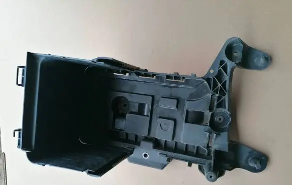 Volkswagen Caddy Battery box tray 1K0915336