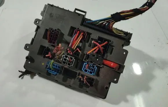 BMW 3 E90 E91 Fuse box set 10688710