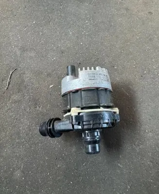 Mercedes-Benz C W205 Electric auxiliary coolant/water pump 0005003800