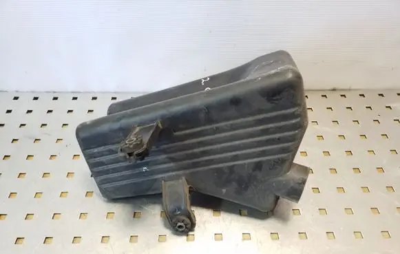 Suzuki Grand Vitara II Intake resonator 