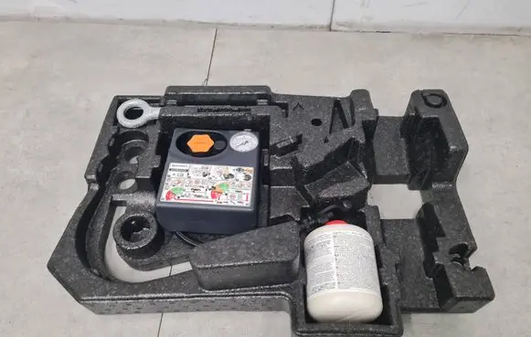 Volvo V40 Cross country Tool set