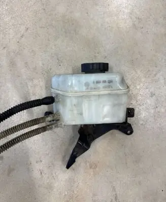 Opel Corsa D Brake fluid reservoir 0204051244