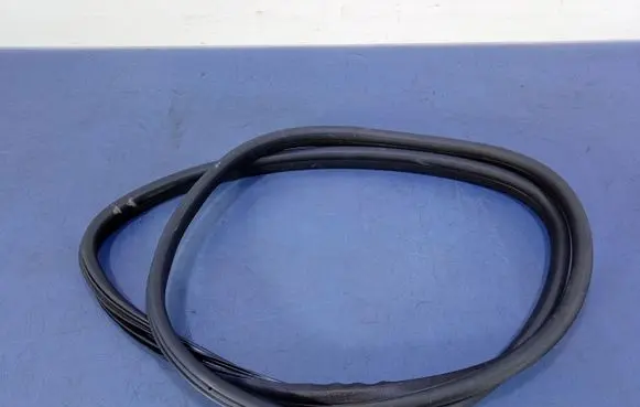 Peugeot 308 Front door rubber seal 
