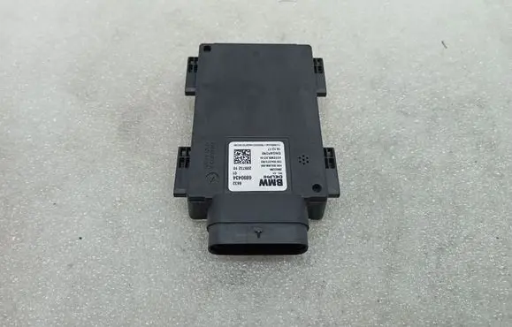 BMW M5 F90 Blind spot module 6890434