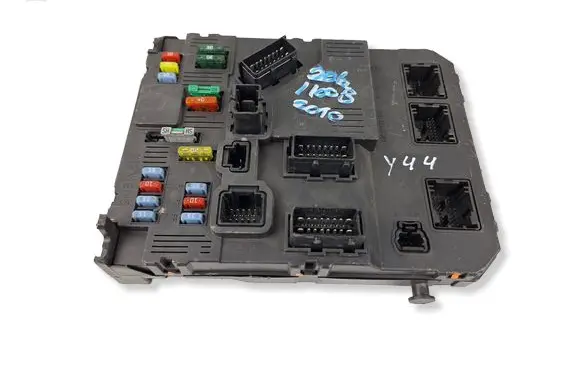 Peugeot 206 Fuse module 9657999780