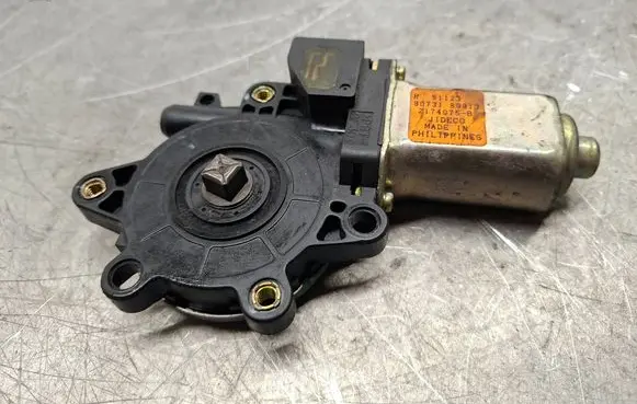 Nissan X-Trail T30 Rear door window regulator motor 8073189913 2174075B