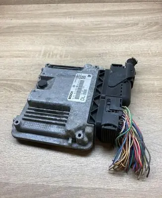 Opel Vectra C Engine control unit/module ECU 55201790 0281012869