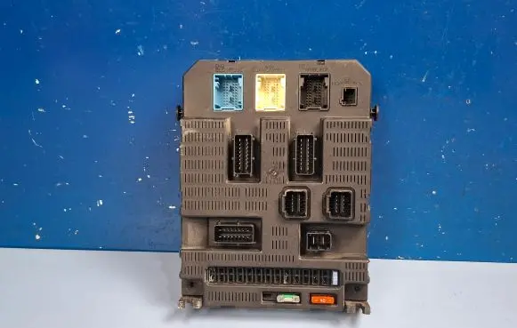 Peugeot 207 Fuse module 9659285580 B00TL010600