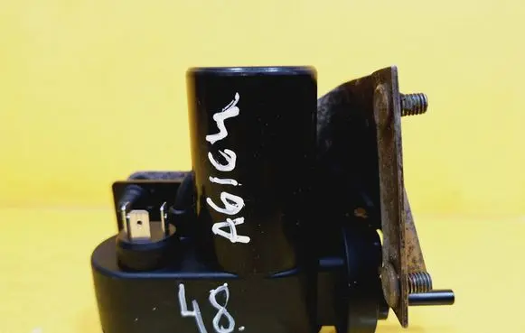 Audi A6 S6 C4 4A Central locking vacuum pump 811907325 003572