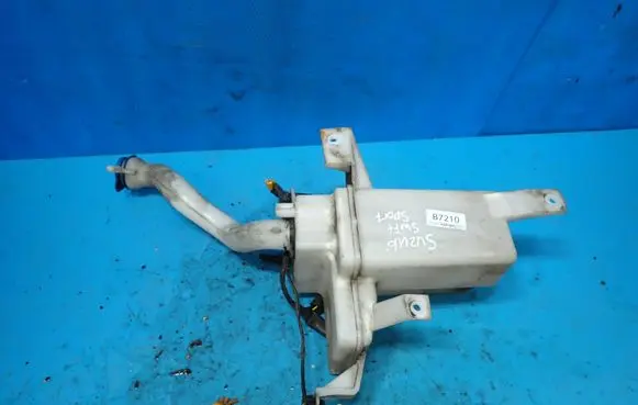 Suzuki Swift II Windshield washer fluid reservoir/tank 3840068L1