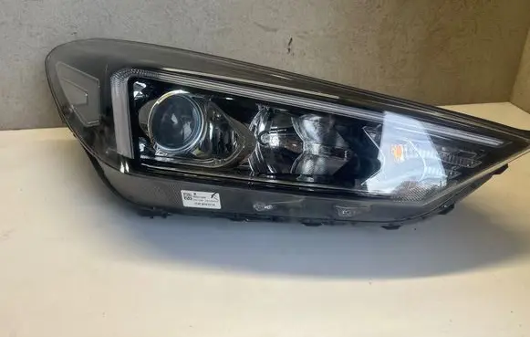 Hyundai Tucson TL Headlight/headlamp 92102D7610 R009D610037479 180720192100