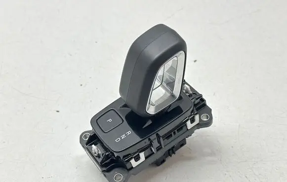 Volvo S60 Gear shifter/selector P32335745