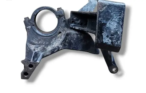 Engine mounting bracket